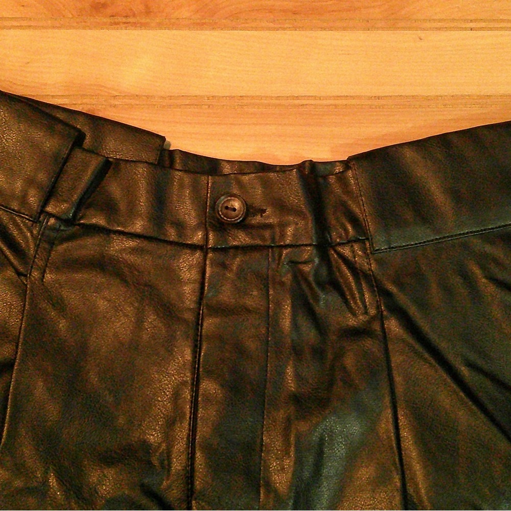 SHEIN Black Faux Leather High Waisted Pleated Shorts | Size M - Picture 4 of 8